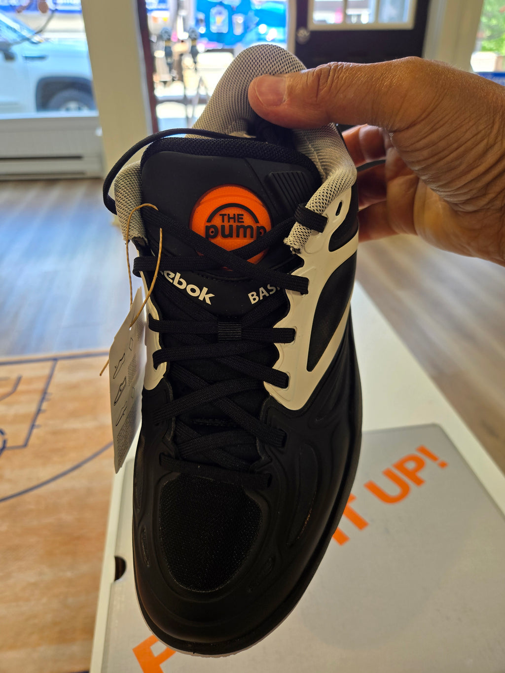 Engine A Pump Basketball Shoes
